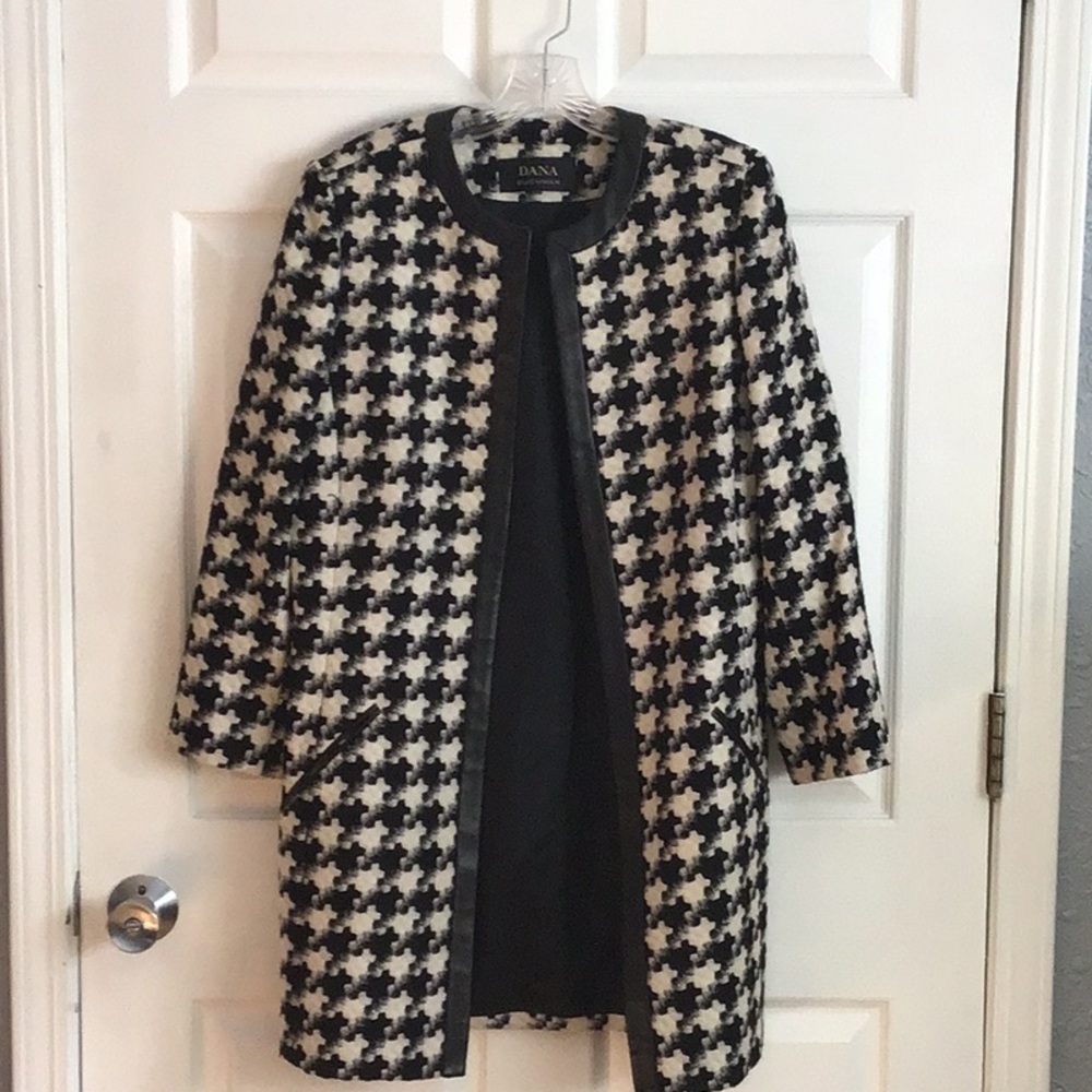 🔥🔥50% OFF LIST PRICE 🔥🔥.    DANA BUCHMAN.          HOUNDTOOTH COAT/JACKET